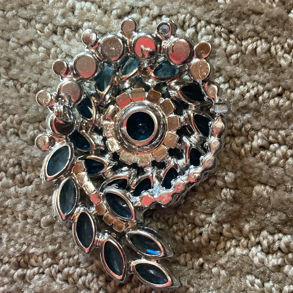 Vintage Gorgeous Blue rhinestone, AB Rhinestones Silver Tone Brooch/Pin, ER’s - Picture 3 of 8